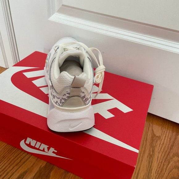 Last pair!!! Women's Nike Ryz 365 2 Sneaker size 7.5 - Picture 5 of 9